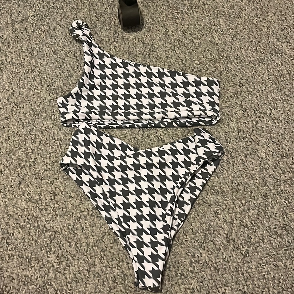 Skatie swimsuit Ellis top, melly bottoms